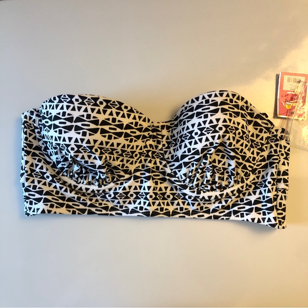 NWT CANDIE’S Black and White Swim Summer Women’s size XLarge Bikini Top